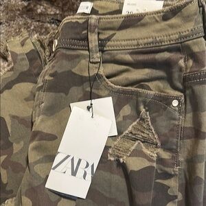 Zara Camouflage distressed jeans. Size 6. NWT.